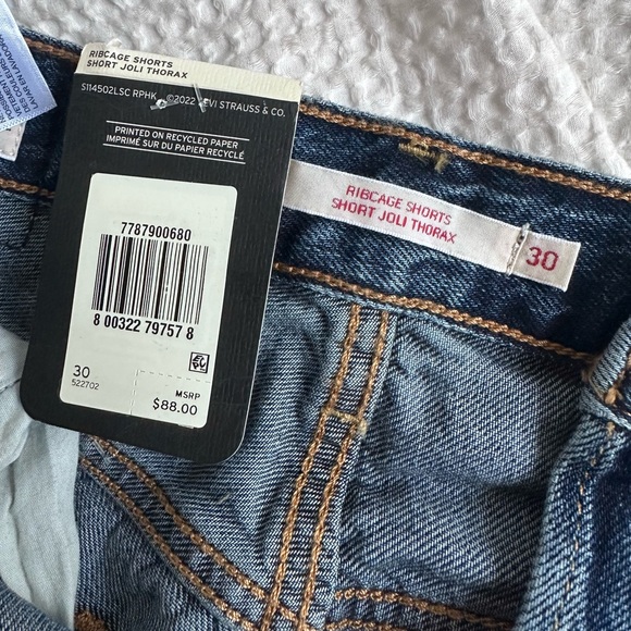 NWT Levi’s Ribcage Jean Shorts - Picture 2 of 7